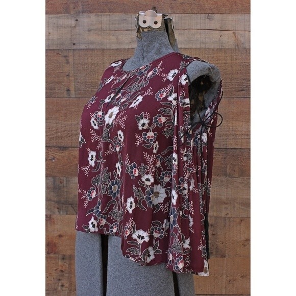 Scoop NY Burgundy Floral Cold Shoulder Blouse Small NWOT NEW - Picture 9 of 11